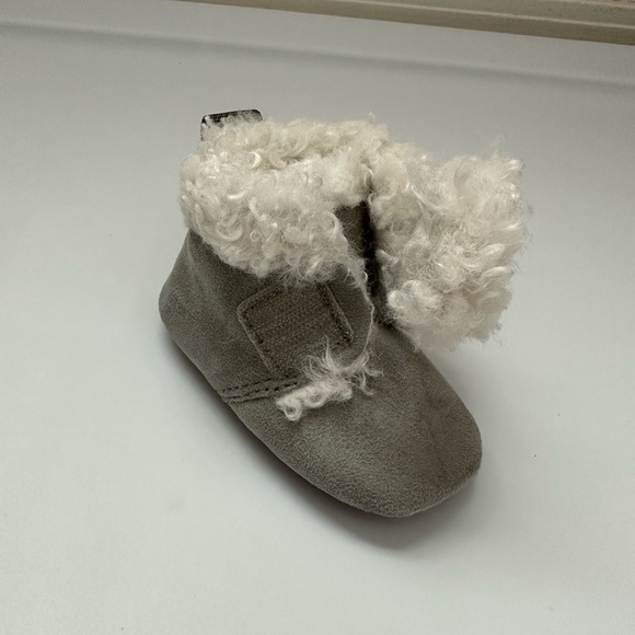 Baby UGG booties Size 2/3 - Picture 6 of 11